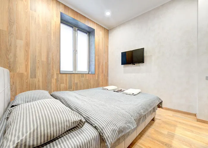 1 Room Apartment Near National Circus