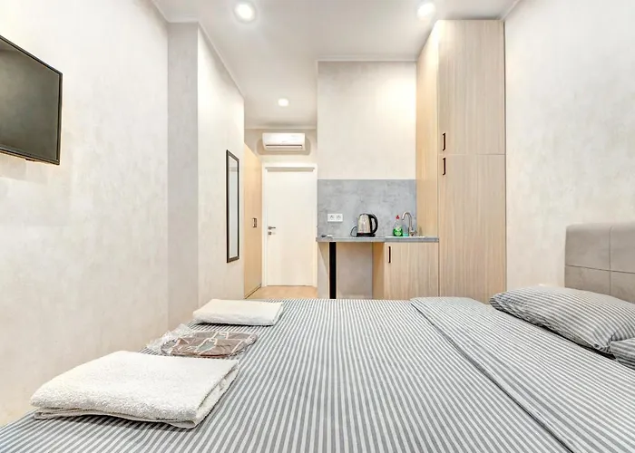 1 Room Apartment Near National Circus